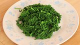 又到了挖野菜的季节，田间的“麦蒿”是个宝，营养健康味道棒