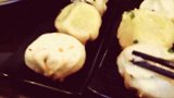 【美味食刻】生煎包里热腾腾的肉汤 满口香气浓缩了精华