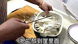杏鲍菇炒肉丝的家常做法,肉丝嫩滑、口味咸鲜,太下饭了