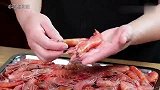 传统渔民家用大锅做红头虾，粗旷而简单原汁原味，隔着屏幕都是鲜
