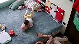 监控下保姆和孩子玩的开心，宝妈：非常感恩