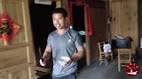 老罗和小梁精心准备，做了一顿丰盛的晚餐，灵芝炖土鸡汤美肉鲜