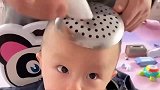 我爸就这样给他孙子理发，一推子下去真是没谁了！