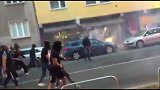 欧联资格赛前现暴力冲突 马里博尔球迷袭击警察遭警棍伺候