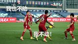 保利尼奥笑纳大礼 一定是钱杰给那次争议点球吓坏了建业后卫们