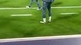 揪心！现场实拍博维休克：起身走了两步突然倒地