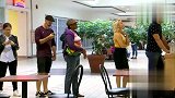 军人也恶搞，路人：社会被军管了吗，真逗