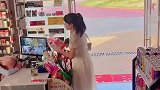 超市老板娘睡着，监控记录下这一暖心画面