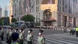 国庆假期首日，上海再现武警拉链式人墙：用身体筑成安全屏障