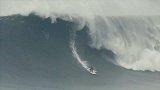 极限-17年-欧洲XXL超大码巨浪来袭  疯狂冲浪手肉搏20米高海浪-新闻