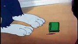 猫和老鼠：隐形的杰瑞天下无敌，汤姆撒上面粉，漏出杰瑞的小脚丫