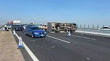 广东中山：广澳高速男子拿千斤顶当警示牌致车祸？交警辟谣