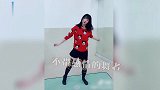 柳岩在线领舞，小短裙黑丝袜疯狂甩发，舞姿带感跳出魔性小步伐
