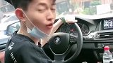 别人没钱，所以她不喜欢别人