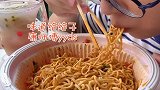 猫王：清凉夏日来碗拌面，搭配冰冻柠檬蜜，夏天绝美CP 味道真是绝了 会做饭的猫  急急如滤令好面拌出来