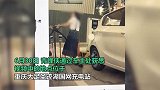 女子强拔他人充电枪触发车辆警报被拍，车主隔空劝阻竟矢口否认