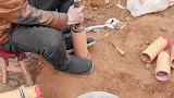 这小作坊做烟花，就这么敲，敲出来火花，都得上天