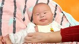 4个月的宝宝，头发没了变成“光头强”很不开心，下一秒直接哭了