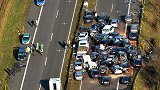 德国高速一年7万多起事故，为何不实行限速？原来是不敢