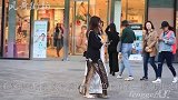 三里屯街拍：野性豹纹时尚又百搭
