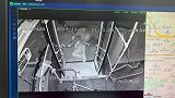 突发脑梗！公交司机忍痛停车转移乘客 被赞教科书式操作