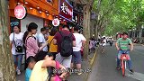 上海几乎绝迹的米饭饼，2块钱1个，食客排队半个小时才买到！