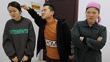 儿媳天天睡到中午，婆婆把饭端到跟前，门外听见梦话精彩了