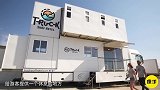 外国夫妇用9个月造“移动城堡”有2层楼高，可容纳10名客人