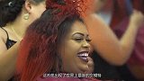 世界上最胖的女模特，脱下外套的瞬间，全场男性都沸腾了！
