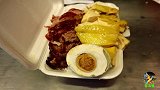 香港美食之烧腊59：为什么香港烧味快餐肉那么多还要加半个咸蛋