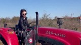 村干部请来的女司机，没想到真有两把刷子！