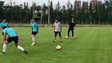 申花抵达大连备战足协杯 崔康熙带队训练大秀脚法
