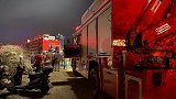 无锡金桥商贸城附近废油桶发生爆燃：现场火光冲天