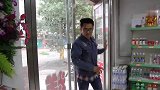 小伙买烟套路深，只花4元就买了一盒7元的烟