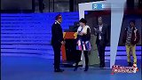 春晚：美女过安检，宋晓峰仔仔细细检查，宋小宝发牢骚