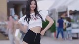 小姐姐户外跳舞，青春貌美活力四射，太让人羡慕了