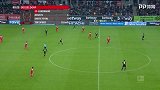 第80分钟斯图加特球员帕瓦尔盘带突破