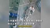 孩子摘没熟的杏玩被树主叫家长，家长欲赔偿遭怼：这不是钱的事！