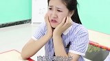 学生挑战喝柠檬汁，谁喝得多奖励汉堡包，没想俩女同学喝的一样多