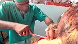 古巴：一治疗师使用砍刀为患者进行手术，全程不打麻药
