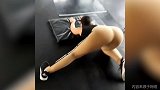 突出重点！妹子练臀动作很到位
