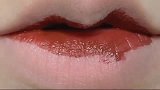 学生版的咬唇妆原来是这样画出来的，看着真的好美啊，网友性感