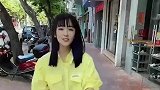美女为了销售，这么卖命，谁知小伙就是不买？