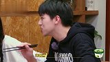 伍嘉成做三杯鸡都烧成黑炭了，居然还自夸一句，全场笑炸了！