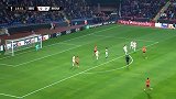第19分钟伊斯坦布尔球员托帕尔射门 - 打偏