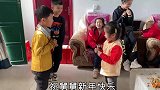 幽默老爸挨个送祝福，跟常输姐夫对话滑稽搞笑，惹得全场爆笑连连