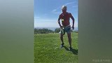 老夫聊发少年狂！德尚草地上秀颠球 网球拍+脚双器并用！
