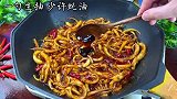 自己在家也能做出好吃的香辣鱿鱼须，原来方法这么简单