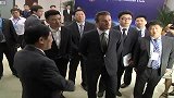 中超-13赛季-小贝成江苏舜天座上宾  互赠球衣等礼物-新闻