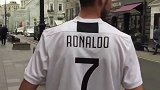 这速度真快啊！尤文球迷身着C罗球迷现身莫斯科街头